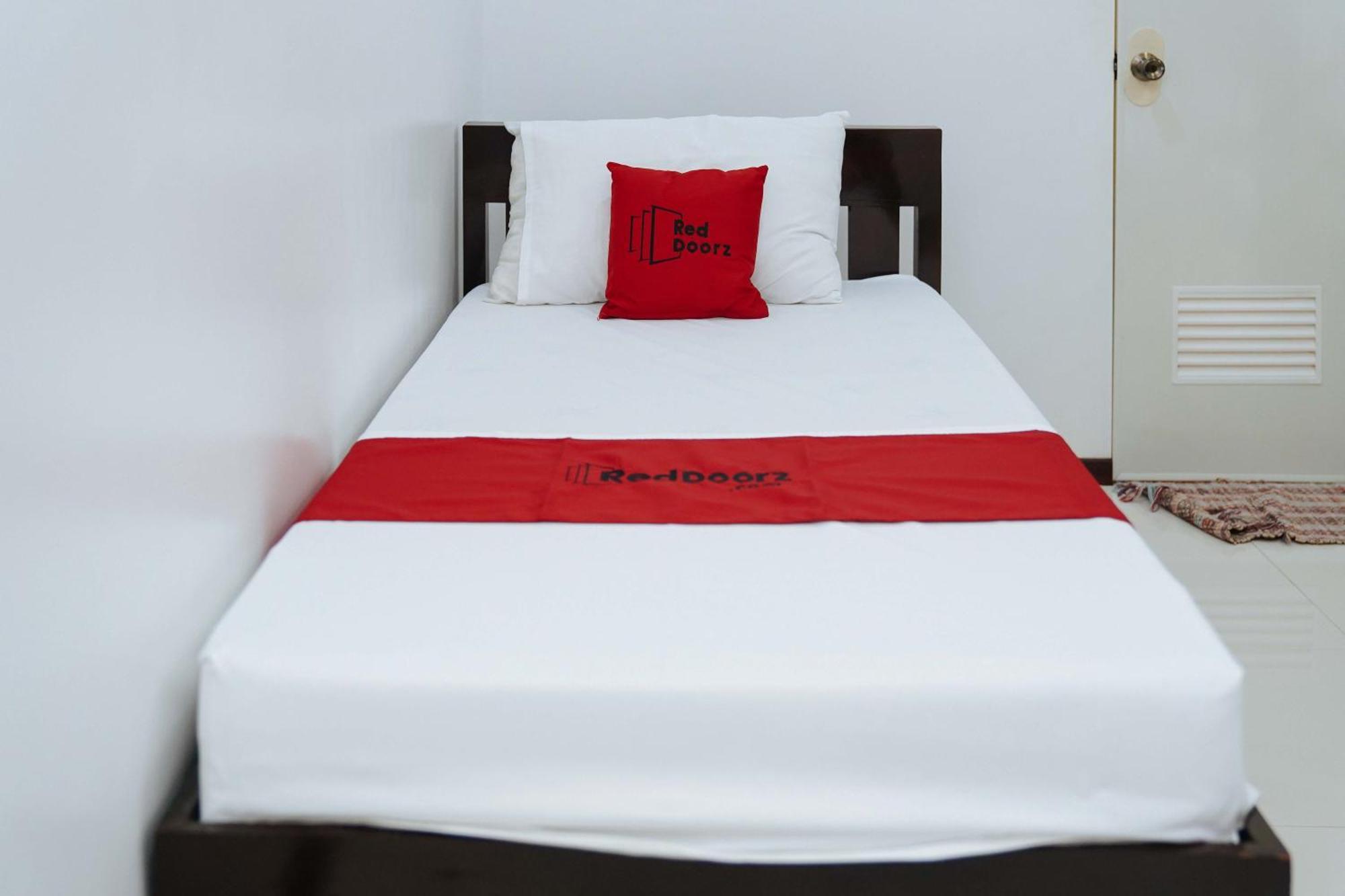 Reddoorz Plus At Billy'S Resort Oslob Exteriör bild