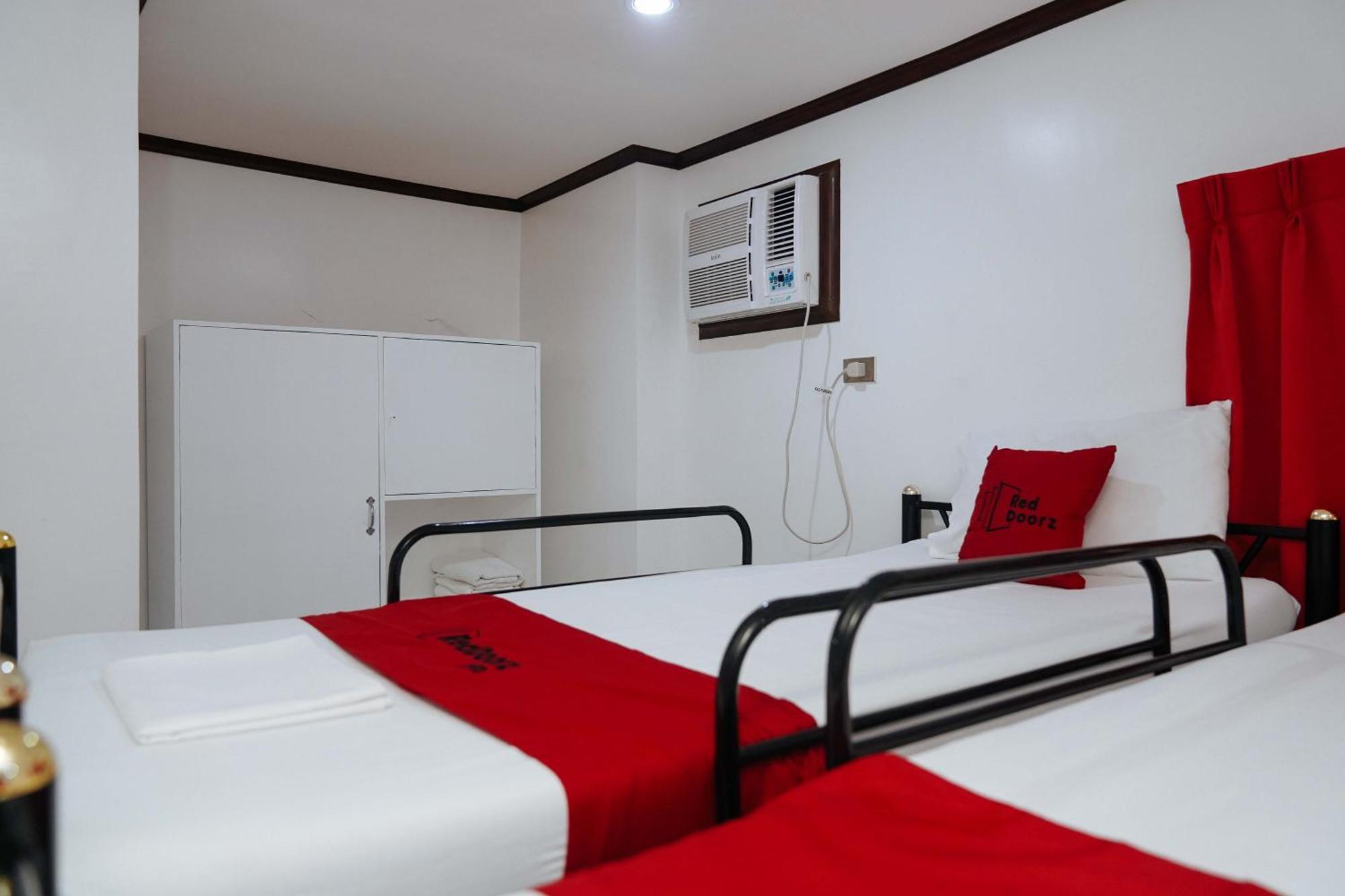 Reddoorz Plus At Billy'S Resort Oslob Exteriör bild