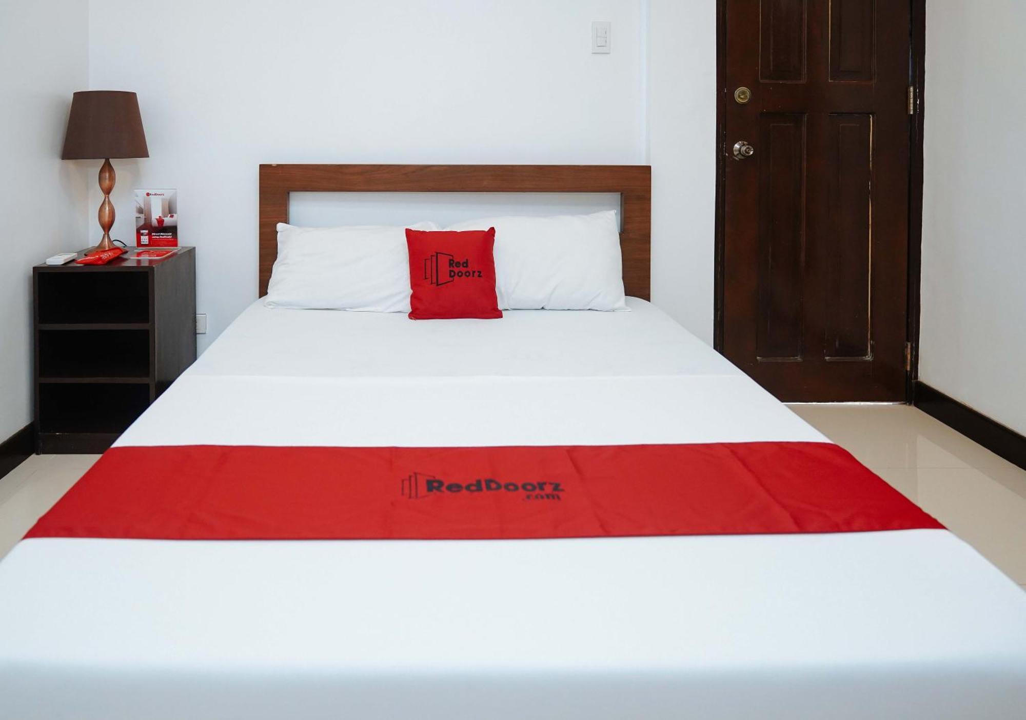 Reddoorz Plus At Billy'S Resort Oslob Exteriör bild